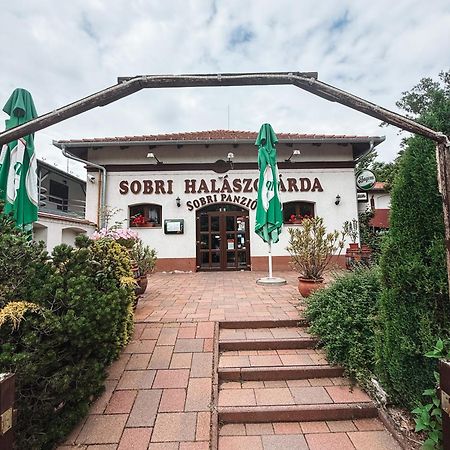 Sobri Halaszcsarda Es Panzio Baja Buitenkant foto