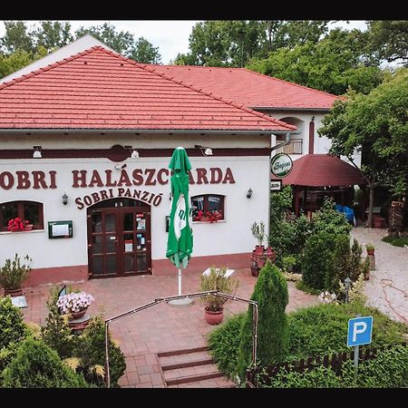 Sobri Halaszcsarda Es Panzio Baja Buitenkant foto