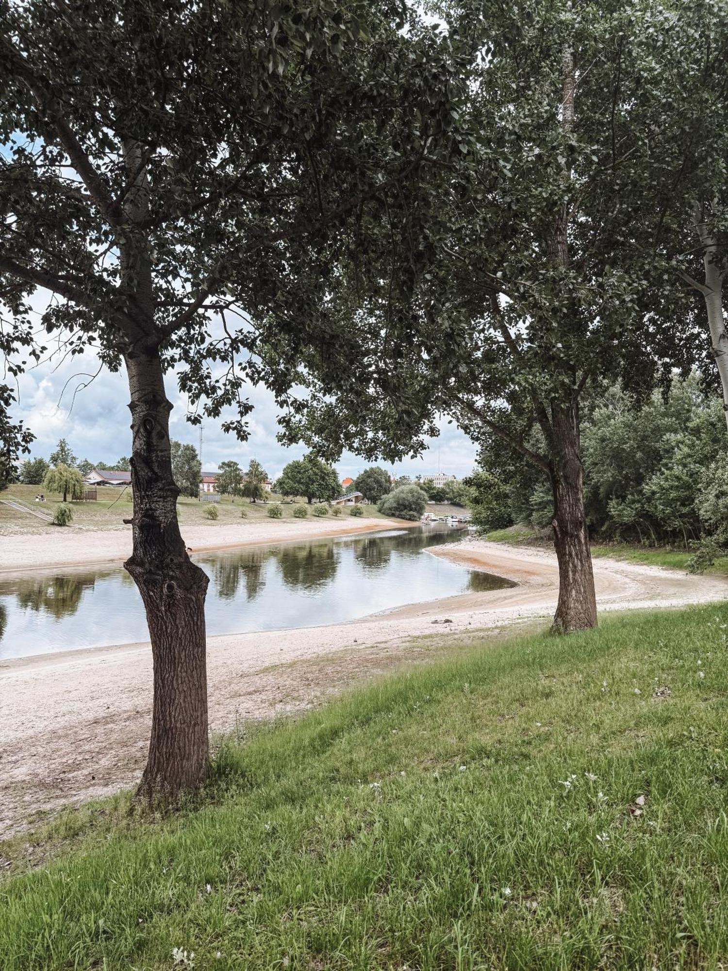 Sobri Halaszcsarda Es Panzio Baja Buitenkant foto