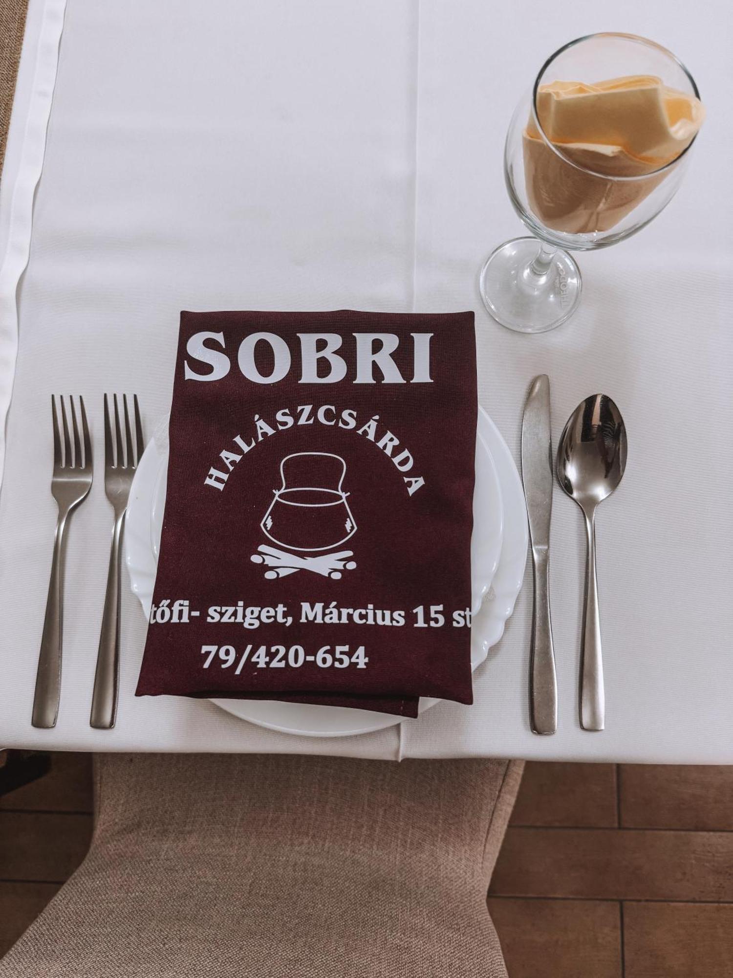 Sobri Halaszcsarda Es Panzio Baja Buitenkant foto