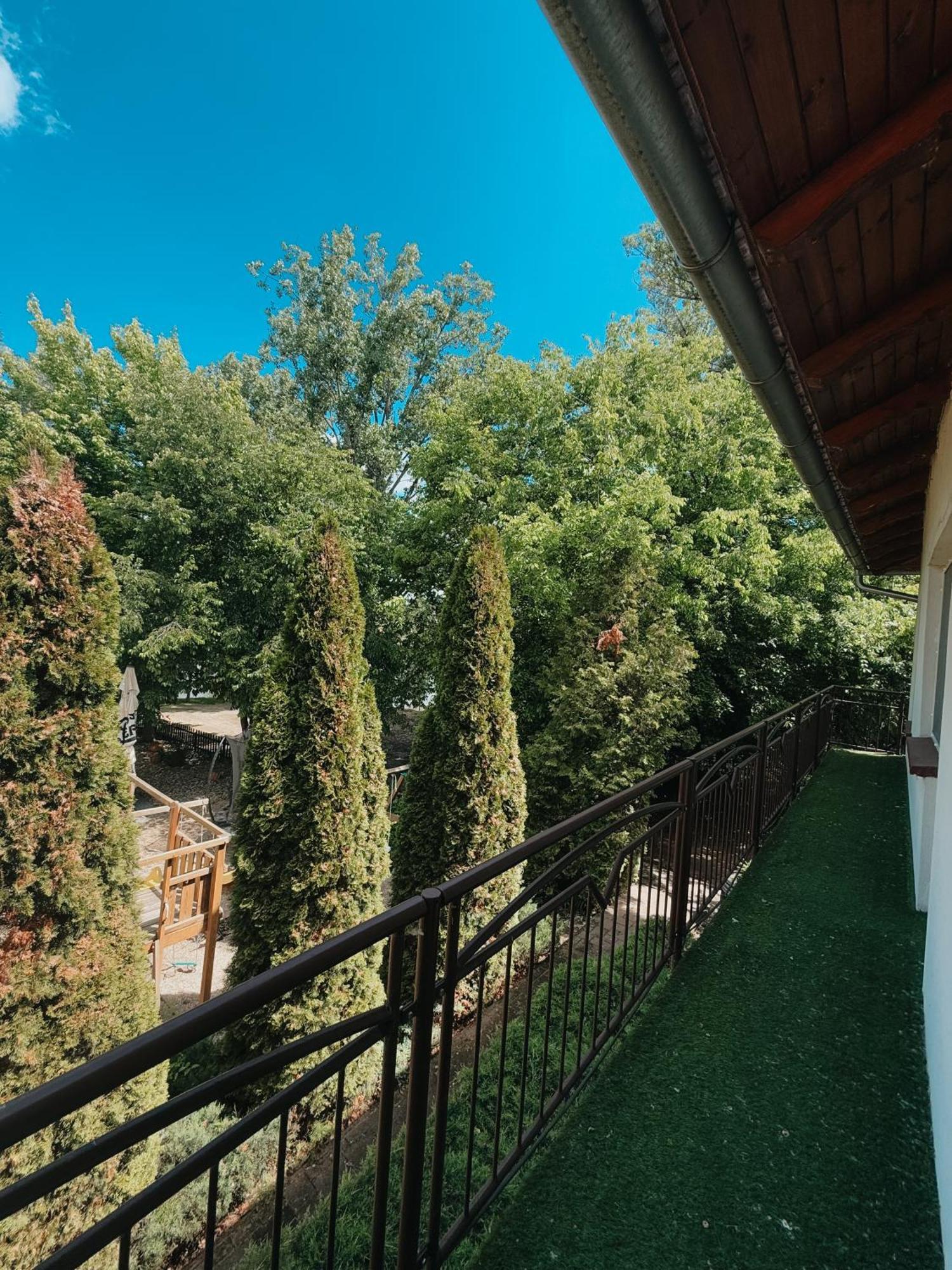 Sobri Halaszcsarda Es Panzio Baja Buitenkant foto