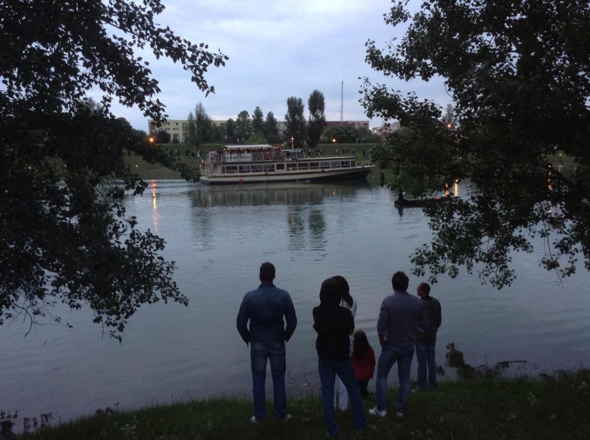 Sobri Halaszcsarda Es Panzio Baja Buitenkant foto